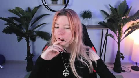 Snapshot of lexiwenford chatting on December 20, 2024, 2:41 am Lexi Wenford NO NUDE GODDESS online show from December 20, 2024, 2:41 am