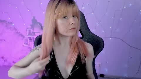 Snapshot of lexiwenford chatting on February 13, 2025, 5:48 am Lexi Wenford NO NUDE GODDESS online show from February 13, 2025, 5:48 am