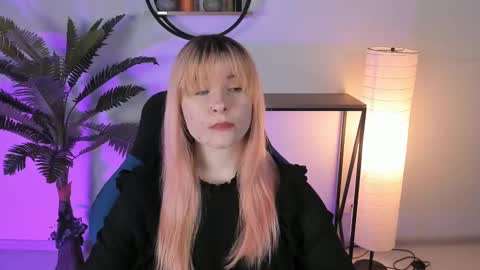 Snapshot of lexiwenford chatting on February 24, 2025, 5:54 am Lexi Wenford NO NUDE GODDESS online show from February 24, 2025, 5:54 am