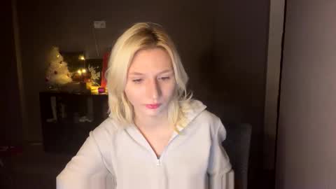 Leya online show from December 17, 2025, 7:53 pm