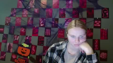 Leyla online show from October 10, 2025, 9:19 am