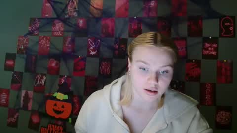 Leyla online show from October 15, 2025, 6:57 am