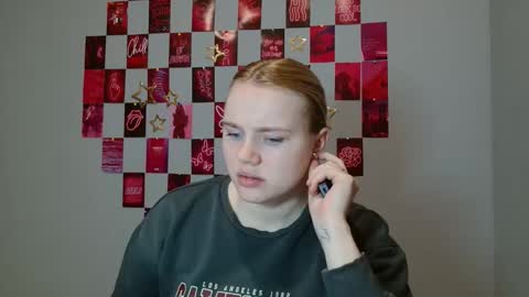 Leyla online show from December 5, 2025, 7:06 am