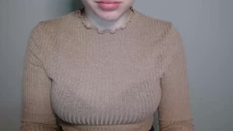 Leyla online show from April 13, 2026, 3:39 pm