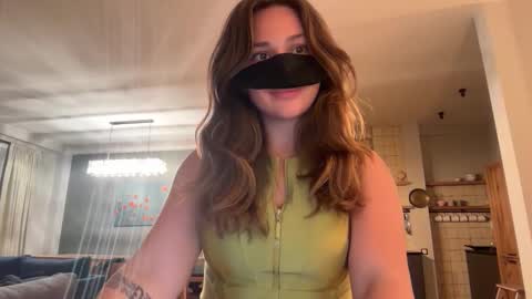 Snapshot of leyla_on_sport chatting on September 13, 2025, 4:51 pm Leyla online show from September 13, 2025, 4:51 pm