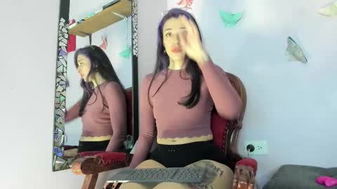 Snapshot of leynamadrigal chatting on September 14, 2025, 10:31 pm Leyna online show from September 14, 2025, 10:31 pm