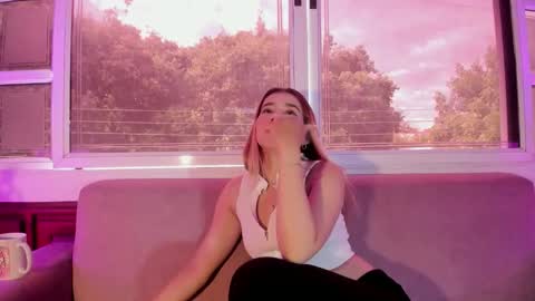 LEZY online show from October 1, 2025, 1:50 pm