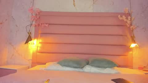 LEZY online show from October 19, 2025, 11:27 pm