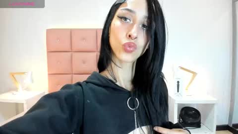 Snapshot of lhiamfitt chatting on October 11, 2025, 2:33 am lhiamfitt online show from October 11, 2025, 2:33 am