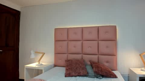 Snapshot of lhiamfitt chatting on November 7, 2025, 5:46 pm lhiamfitt online show from November 7, 2025, 5:46 pm