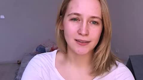 Snapshot of li_ni_ chatting on September 28, 2025, 1:05 pm li_ni_ online show from September 28, 2025, 1:05 pm