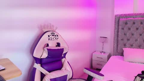 Lia  online show from June 12, 2026, 4:00 am