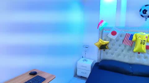 Lia  online show from June 18, 2026, 3:29 am