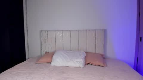 Snapshot of lia_girl2 chatting on November 21, 2025, 5:06 am Lia online show from November 21, 2025, 5:06 am