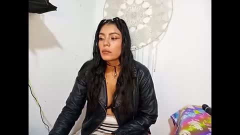 Lia online show from November 9, 2025, 6:17 pm