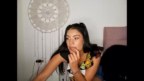 Lia online show from November 14, 2025, 6:06 pm