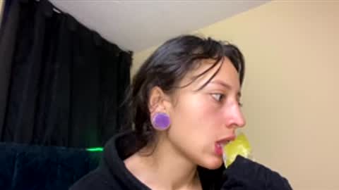 Little Queen Lia  online show from February 11, 2026, 11:32 pm