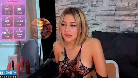 lia summer1 online show from November 26, 2025, 7:15 pm