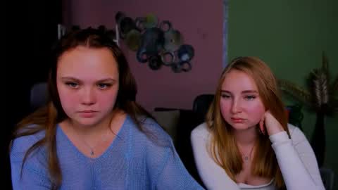 Lia online show from October 5, 2025, 7:12 pm