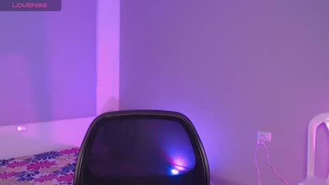   lia  online show from October 22, 2025, 3:51 am