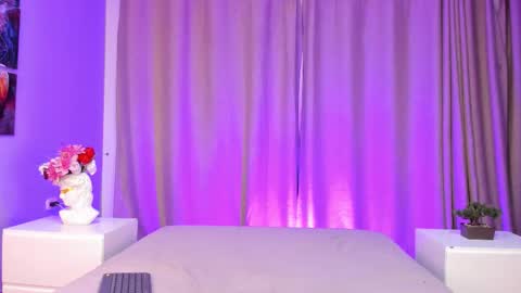 Lia online show from October 31, 2025, 5:08 am