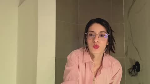 Lia  online show from September 28, 2025, 1:27 pm