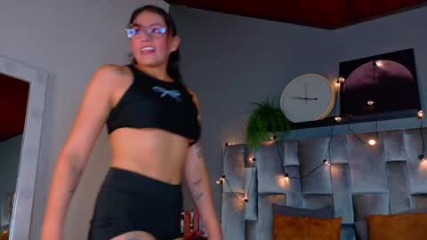 L I A   online show from May 15, 2026, 3:24 am