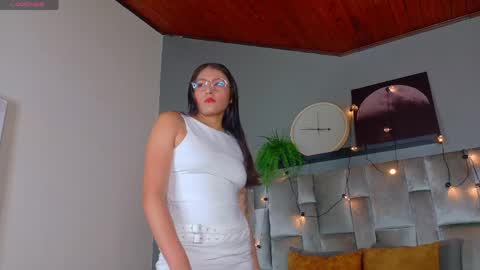 L I A   online show from May 18, 2026, 2:07 am