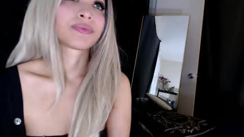 Lia Divina online show from February 18, 2025, 11:55 am