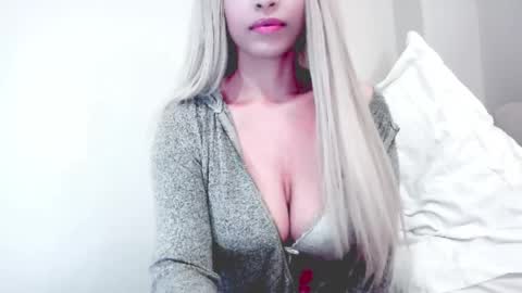 Lia Divina online show from April 19, 2026, 7:51 am