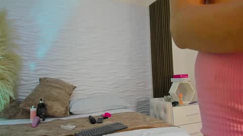 Lia online show from May 8, 2026, 6:08 am