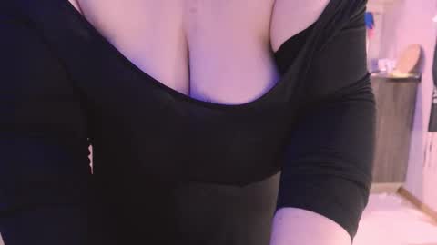 Snapshot of liahsofty chatting on January 7, 2025, 5:09 pm miss Lia colection for travel online show from January 7, 2025, 5:09 pm