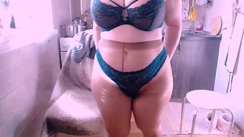 Snapshot of liahsofty chatting on October 26, 2025, 10:21 am miss Lia colection for travel online show from October 26, 2025, 10:21 am