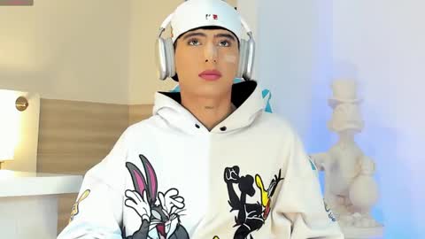 Liam online show from September 13, 2025, 5:24 pm