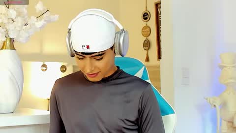 Liam online show from September 19, 2025, 6:08 pm