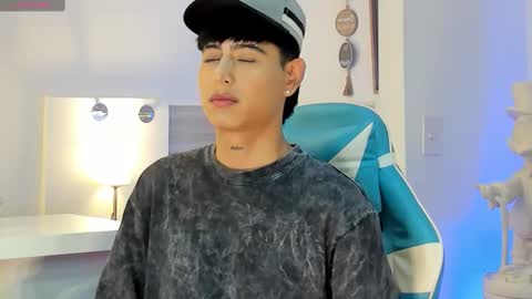 Liam online show from October 6, 2025, 9:56 pm