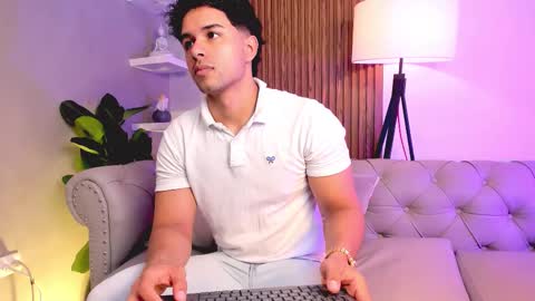 Liam Collins online show from November 27, 2025, 11:45 am