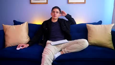 Snapshot of liam_enzho chatting on December 9, 2024, 6:03 pm Liam online show from December 9, 2024, 6:03 pm