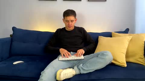Snapshot of liam_enzho chatting on February 10, 2025, 2:37 pm Liam online show from February 10, 2025, 2:37 pm