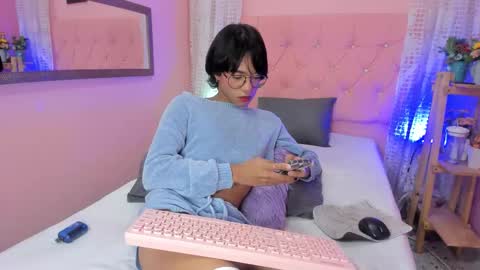 Liam online show from November 6, 2025, 4:02 am