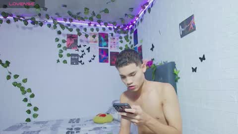 liam_honey18 online show from October 16, 2025, 9:32 am