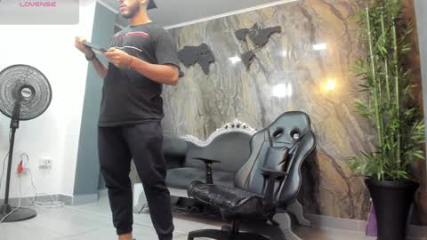 LIAM KLEIN online show from December 21, 2024, 11:11 am