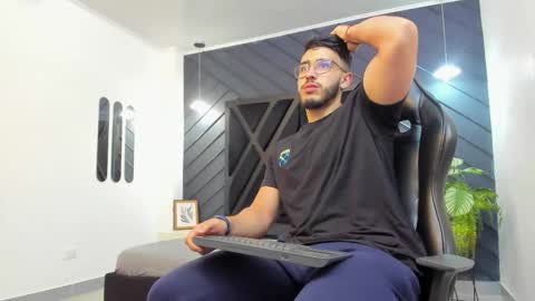 LIAM KLEIN online show from November 3, 2025, 11:11 am