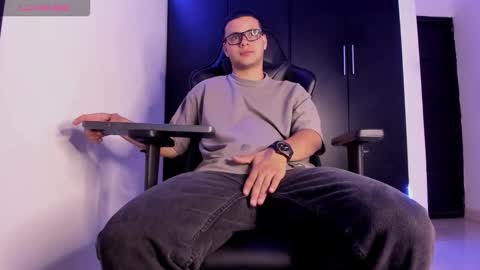 Liam online show from March 21, 2026, 6:18 am