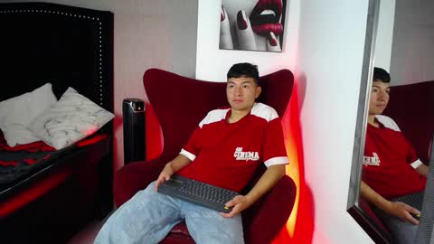 Liam  online show from February 18, 2026, 12:12 pm