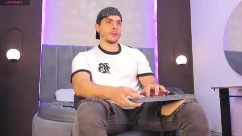 Liam online show from November 10, 2025, 8:08 pm