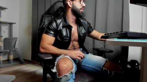 Liam online show from February 28, 2025, 9:58 am