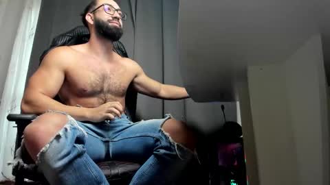 Liam online show from November 30, 2025, 8:18 am