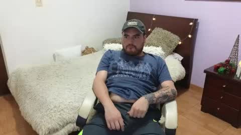 Snapshot of liamconan33 chatting on November 20, 2025, 2:12 am Lian online show from November 20, 2025, 2:12 am