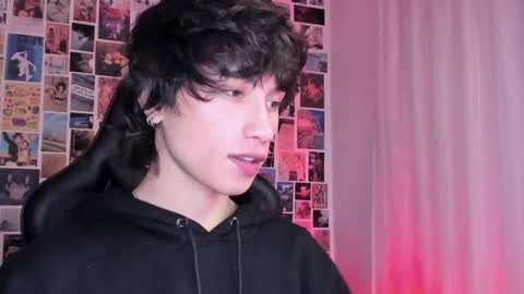 Snapshot of liamelf chatting on January 14, 2025, 3:32 am Liam online show from January 14, 2025, 3:32 am